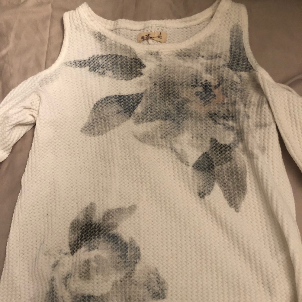 Open shoulder shirt